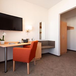 Zimmer mit Kingsize-Bett
